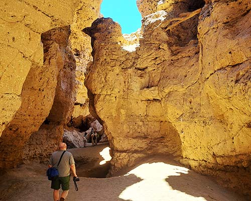 Discover Sesriem Canyon’s Natural Beauty Sesriem Canyon: Namibia’s Hidden Desert Wonder